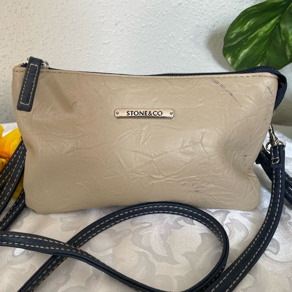 Stone & Co. Beige and Navy Elegant Crossbody Bag Regulable - Picture 2 of 16